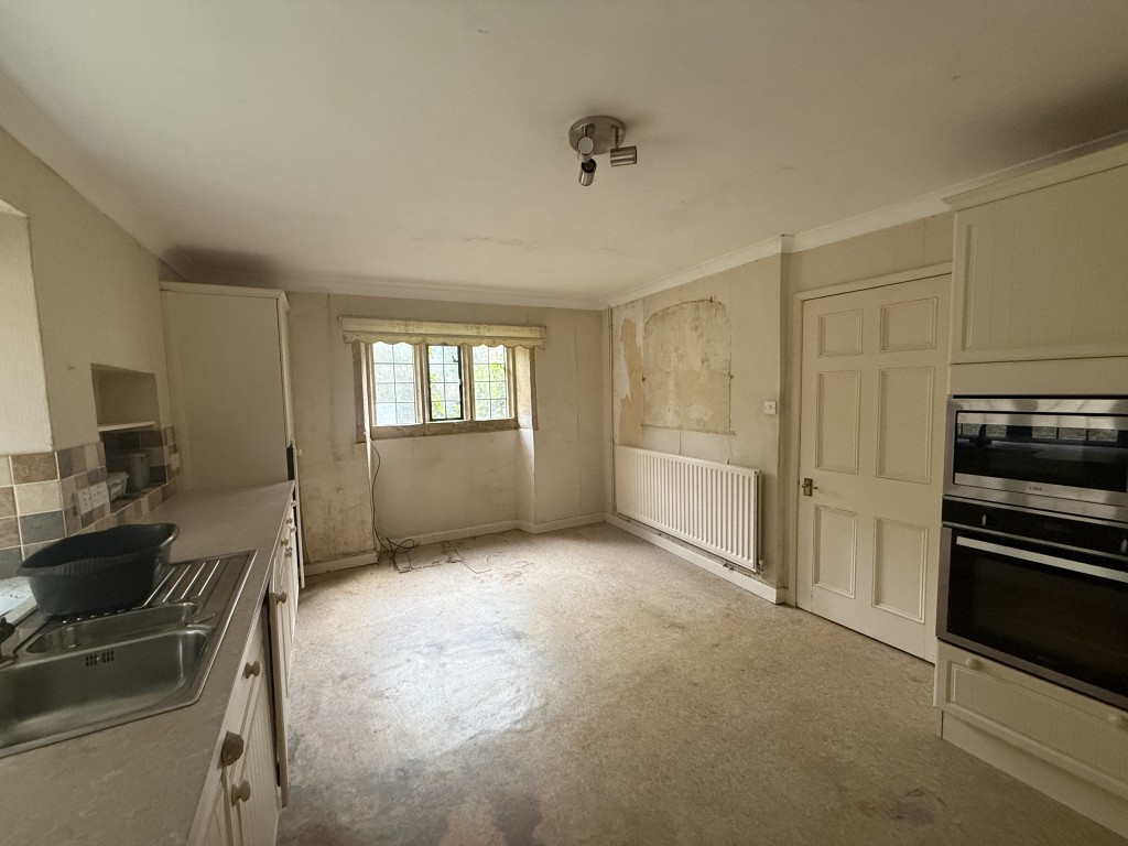Lot: 99 - CHARACTER SEMI-DETACHED COTTAGE FOR UPDATING WITH LARGE GARDENS - Further view of main kitchen